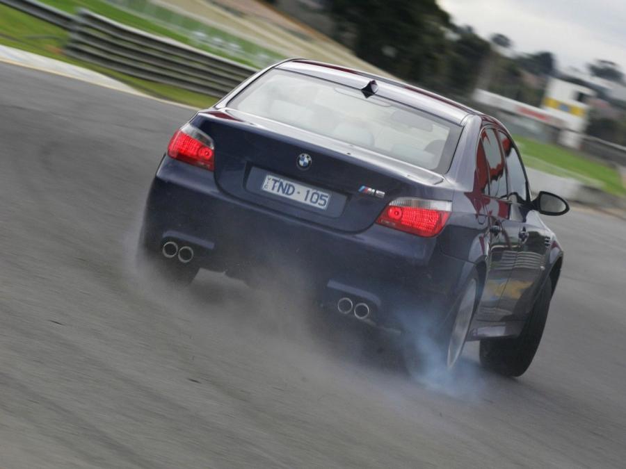  BMW M5 2005 года  (AU) (фото 10 из 12)